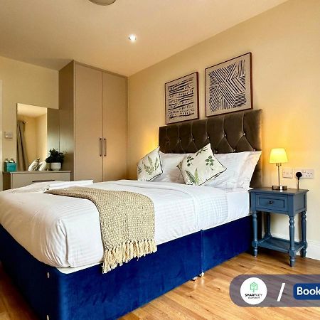 Modern 2 Bed 2 Bath Apartment Free Parking Watford  Kültér fotó