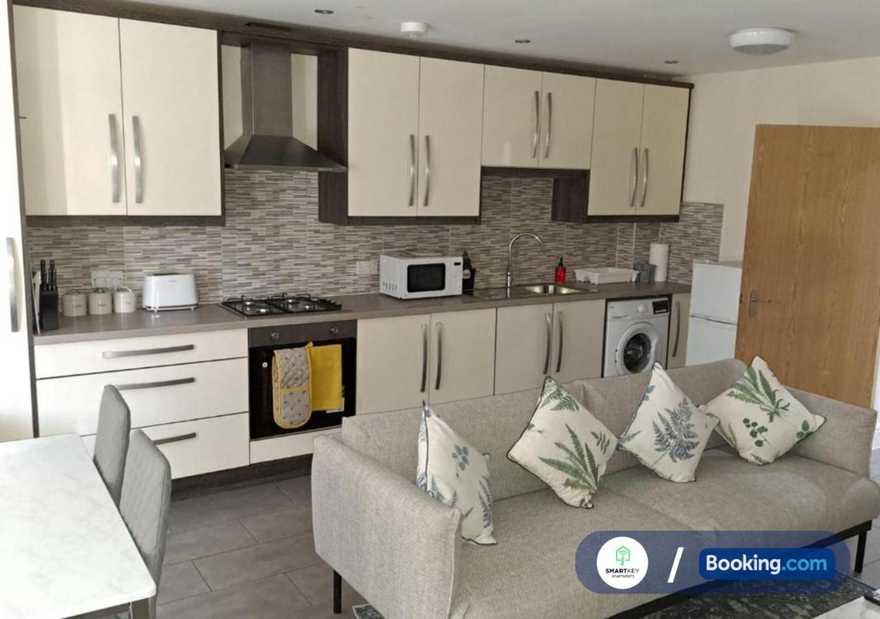 Modern 2 Bed 2 Bath Apartment Free Parking Watford  Kültér fotó