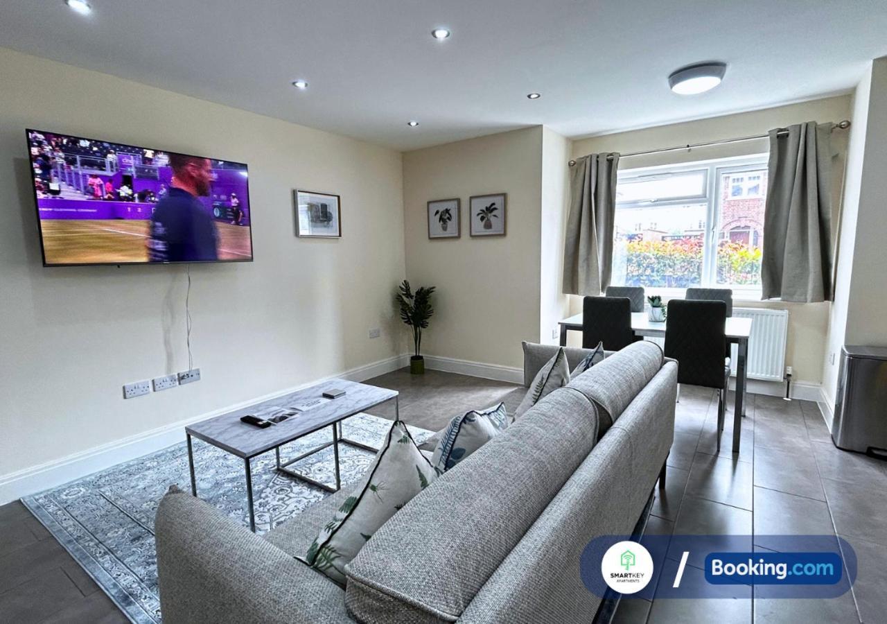 Modern 2 Bed 2 Bath Apartment Free Parking Watford  Kültér fotó