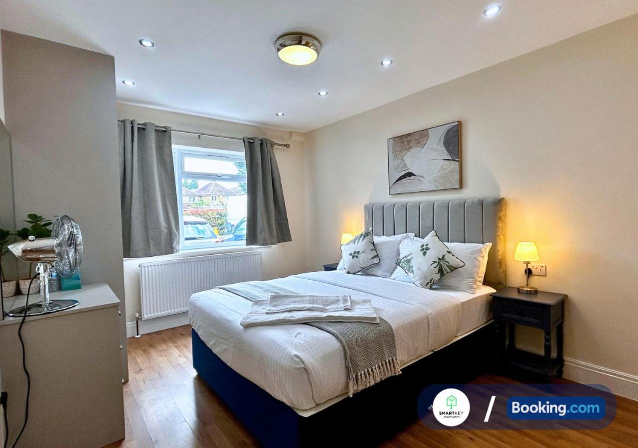 Modern 2 Bed 2 Bath Apartment Free Parking Watford  Kültér fotó
