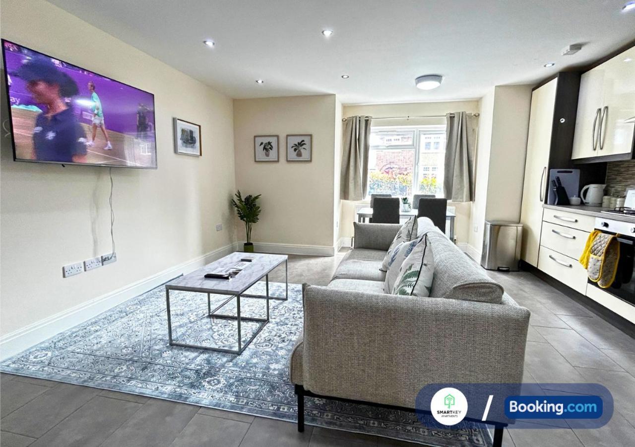 Modern 2 Bed 2 Bath Apartment Free Parking Watford  Kültér fotó