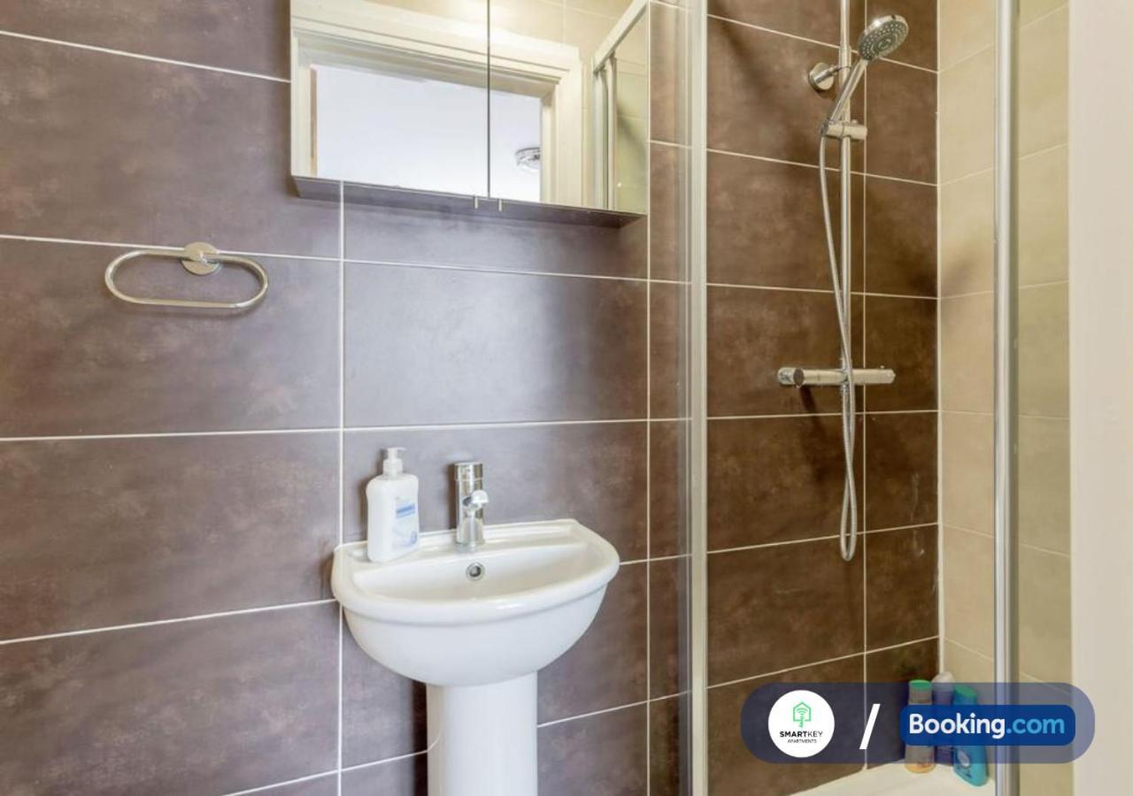 Modern 2 Bed 2 Bath Apartment Free Parking Watford  Kültér fotó
