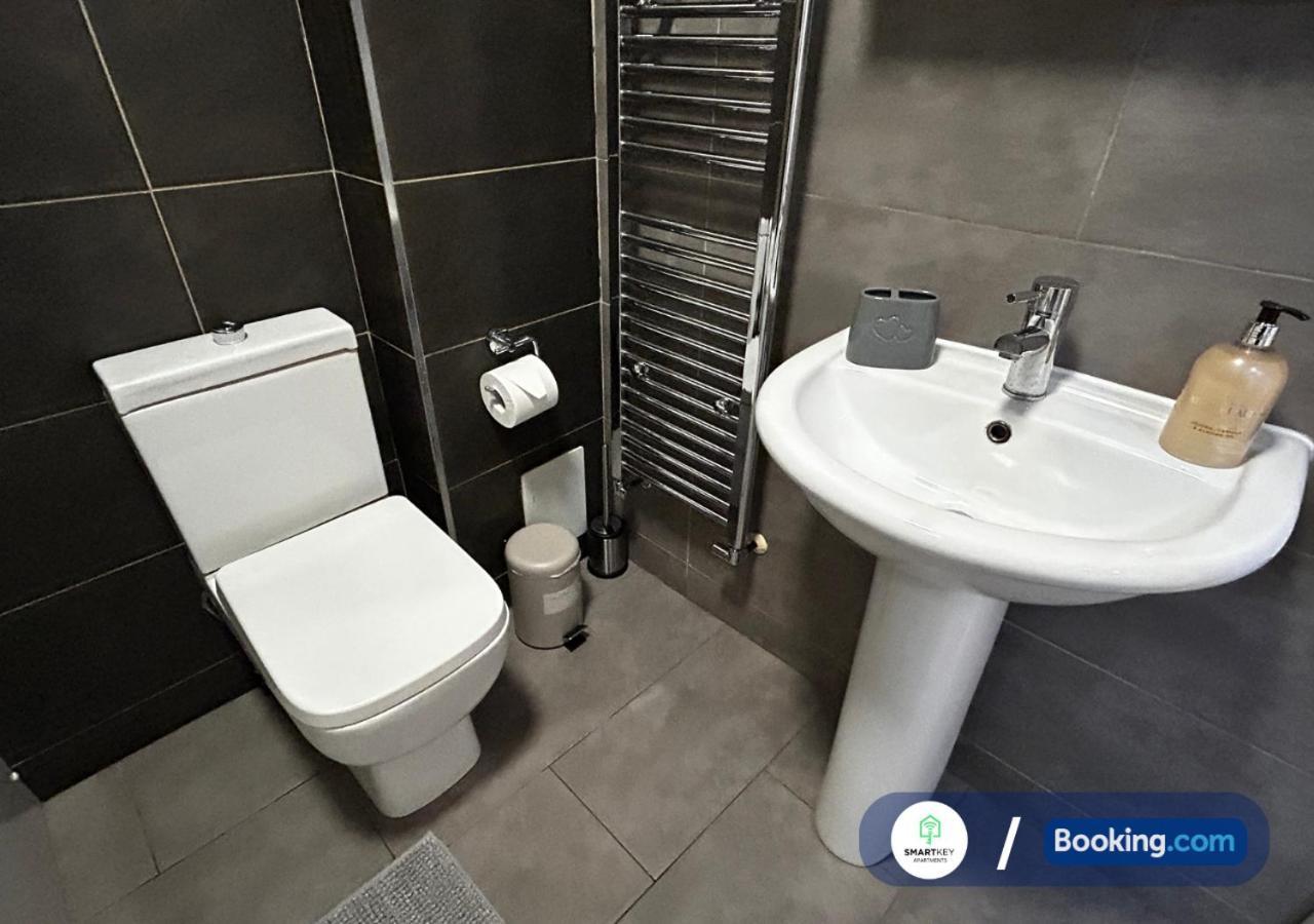 Modern 2 Bed 2 Bath Apartment Free Parking Watford  Kültér fotó